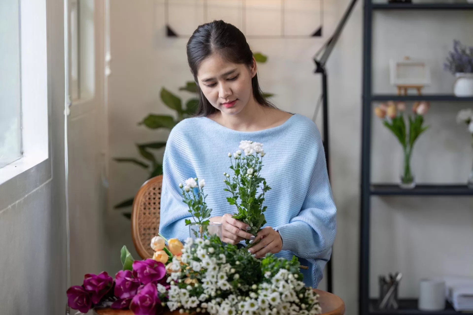 Sáng Tạo Với Hoa: Biến Tấu Không Gian Sống Của Bạn